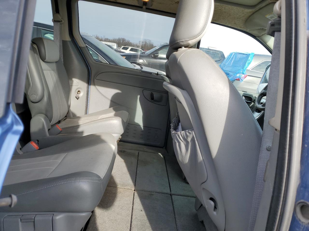 2007 Dodge Caravan - Image 11