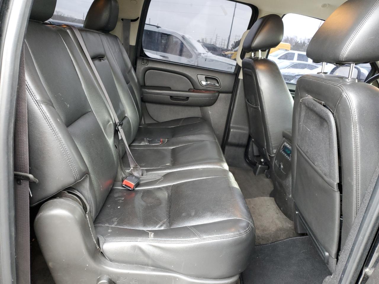2013 Chevrolet Suburban - Image 11