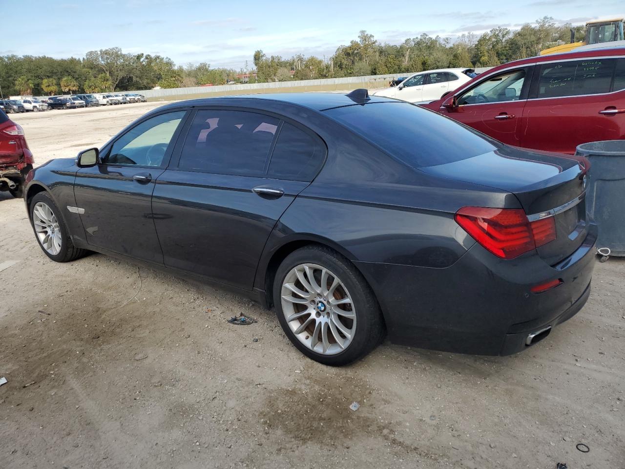 VIN WBAYE8C52DD132215 2013 BMW 7 SERIES no.2