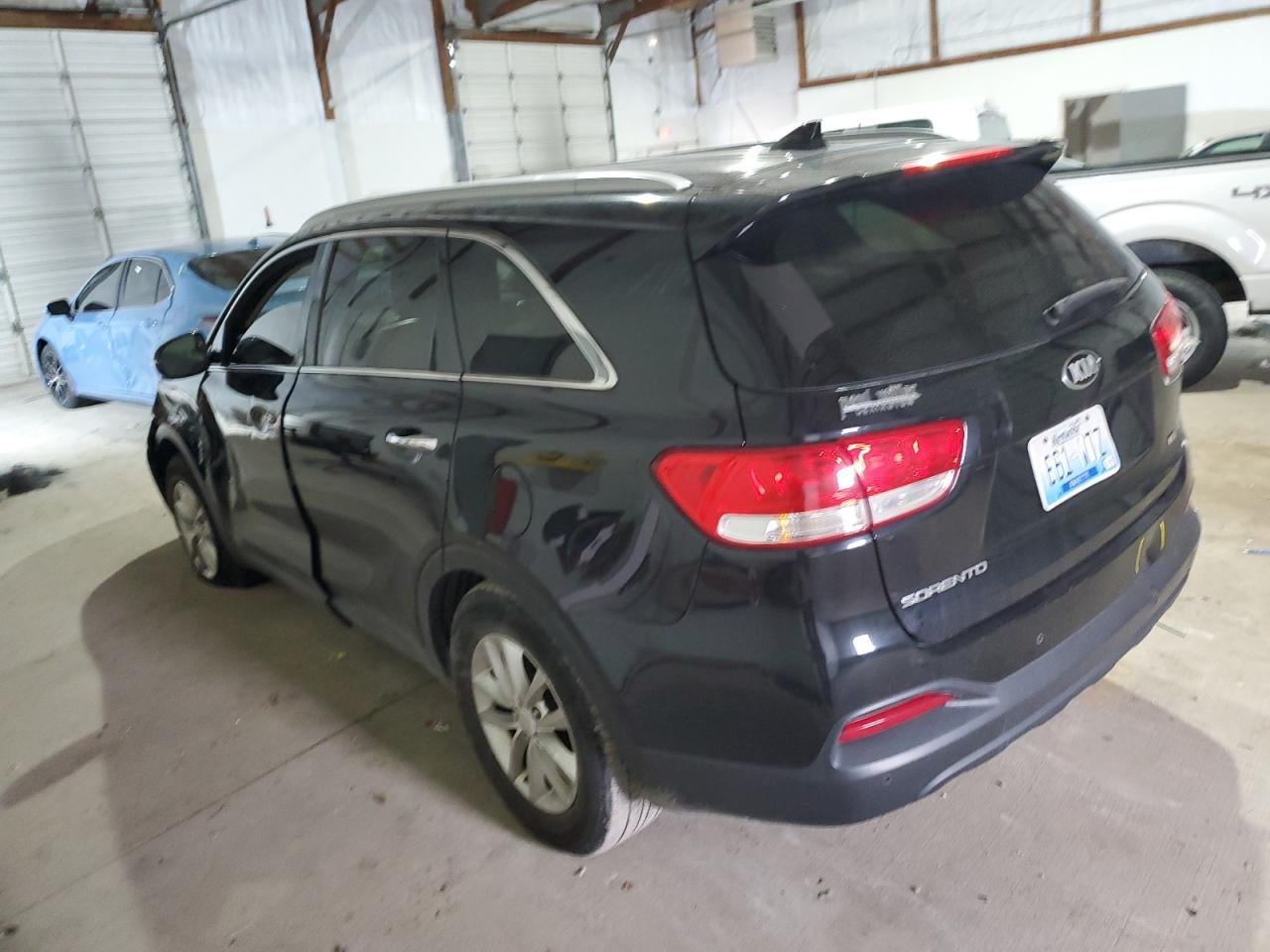 2016 Kia Sorento - Image 2