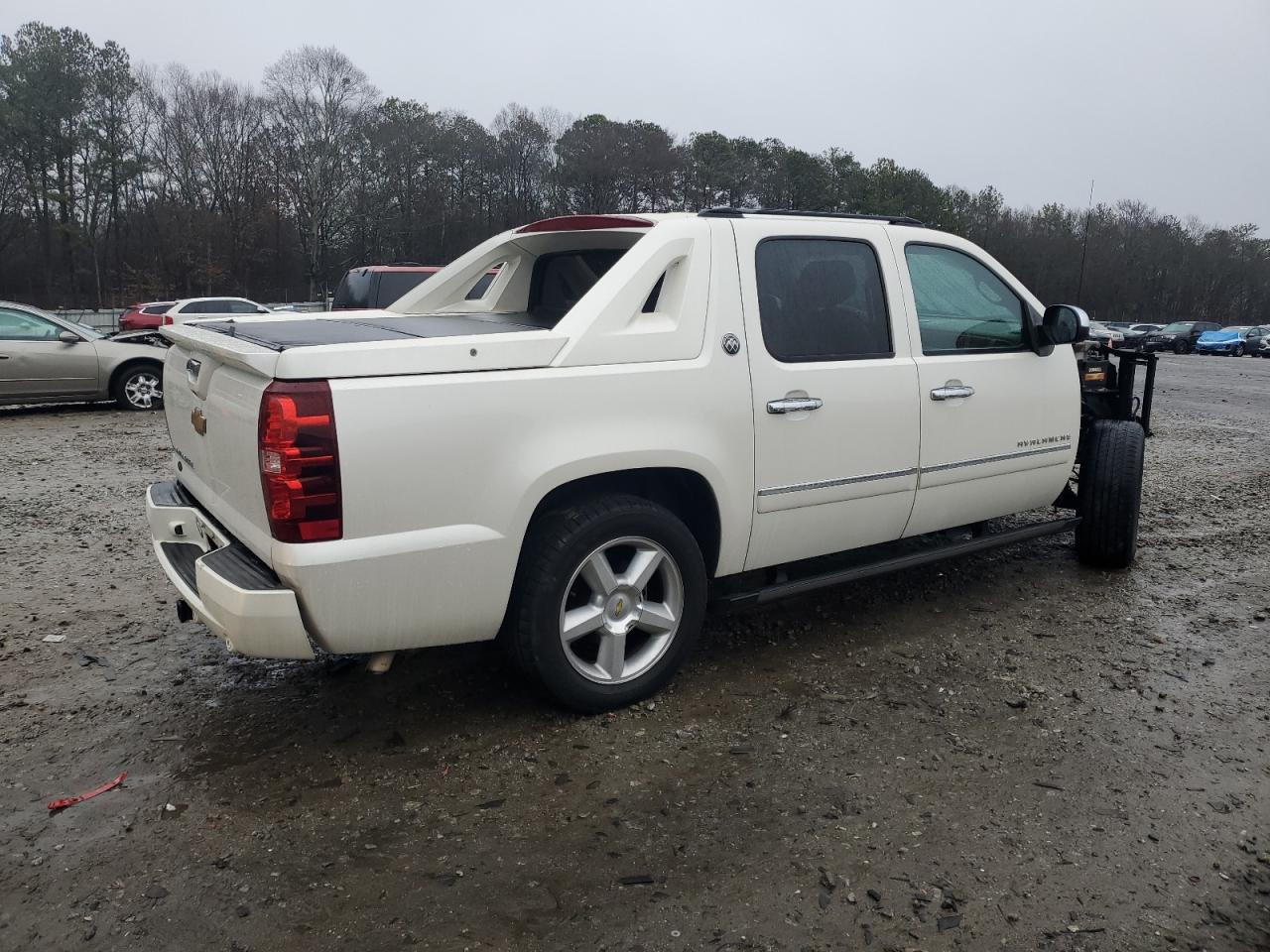 2013 Chevrolet Avalanche - Image 3