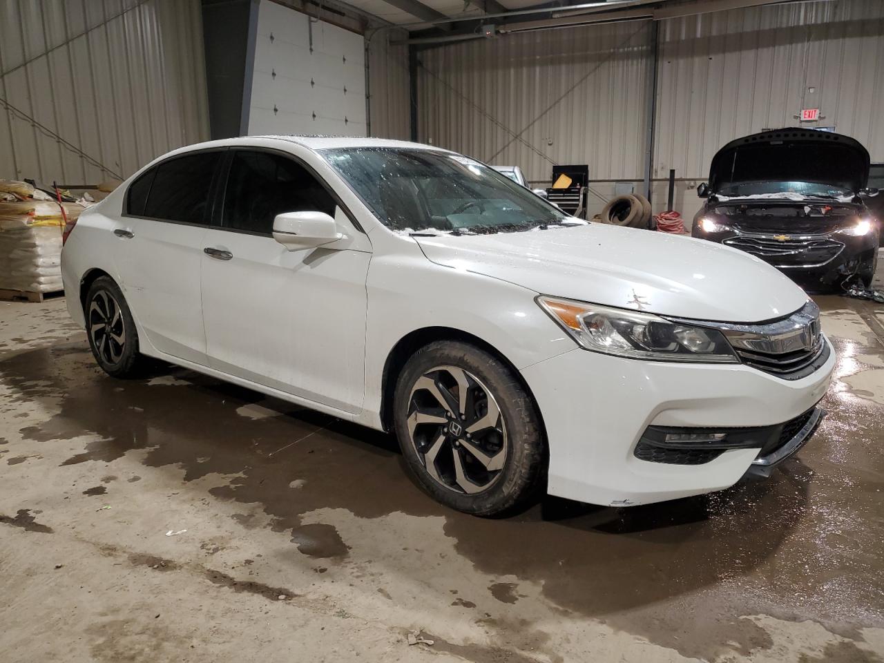 VIN 1HGCR2F97GA033717 2016 HONDA ACCORD no.4