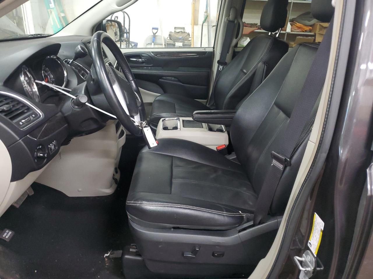 2015 Chrysler Town & Country - Image 7