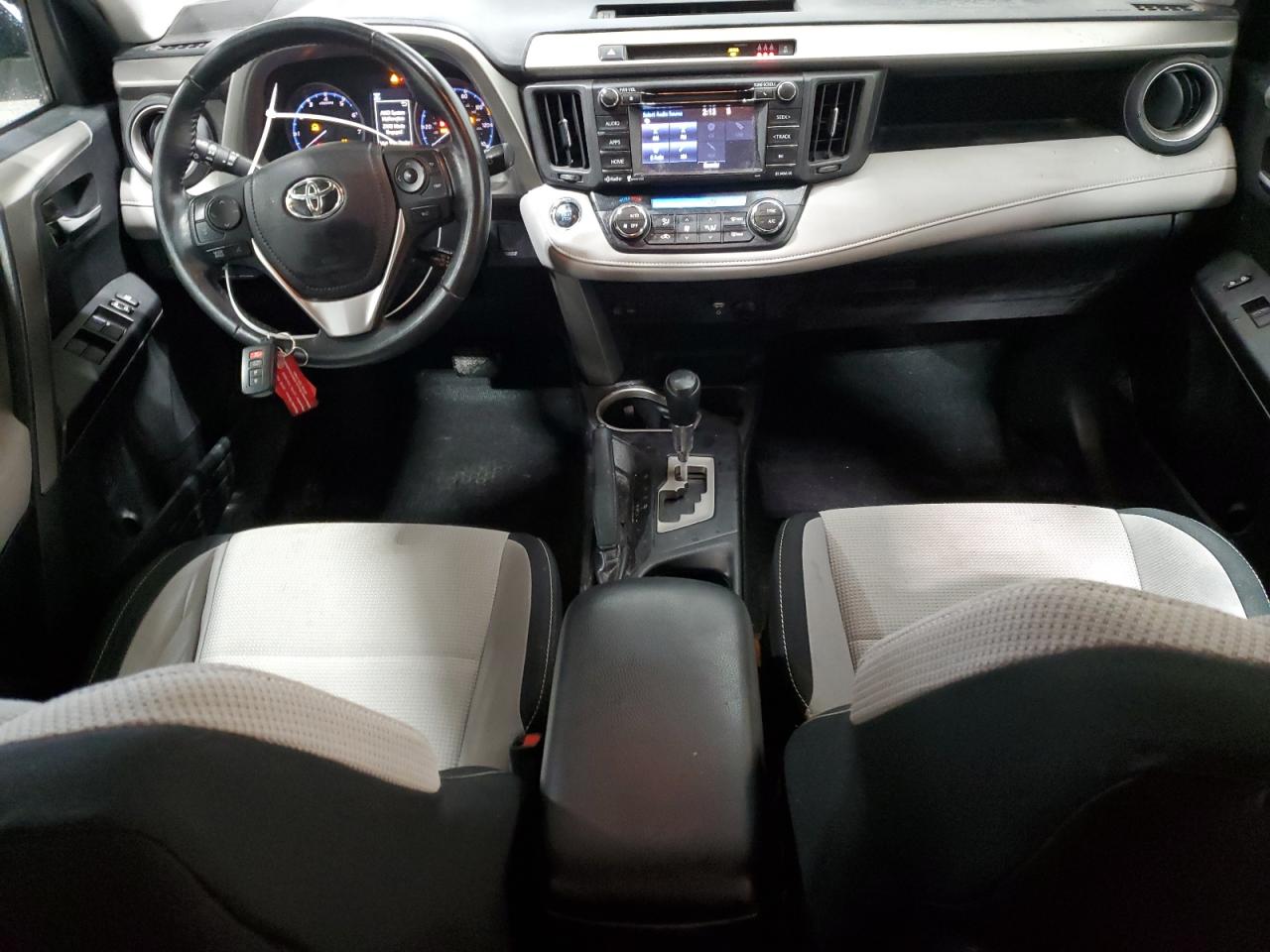 2018 Toyota RAV 4 - Image 8