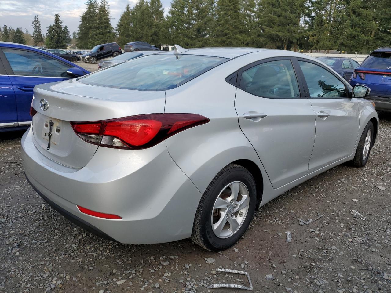 VIN 5NPDH4AE1FH636126 2015 HYUNDAI ELANTRA no.3