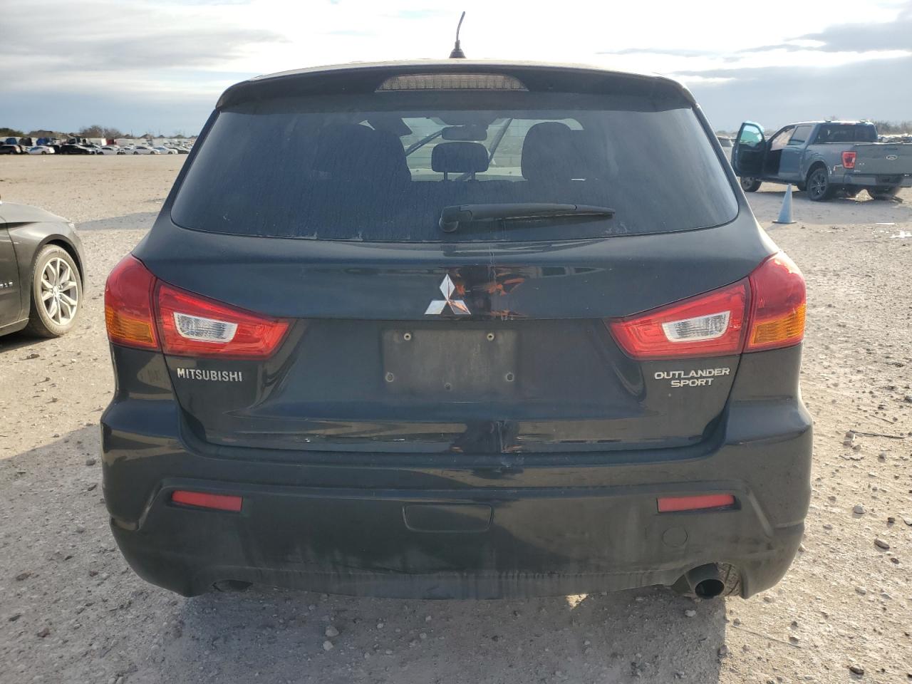 2012 Mitsubishi Outlander - Image 6