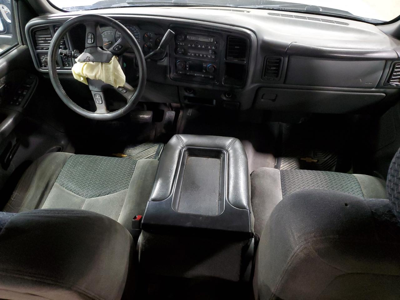 2004 Chevrolet Avalanche - Image 8