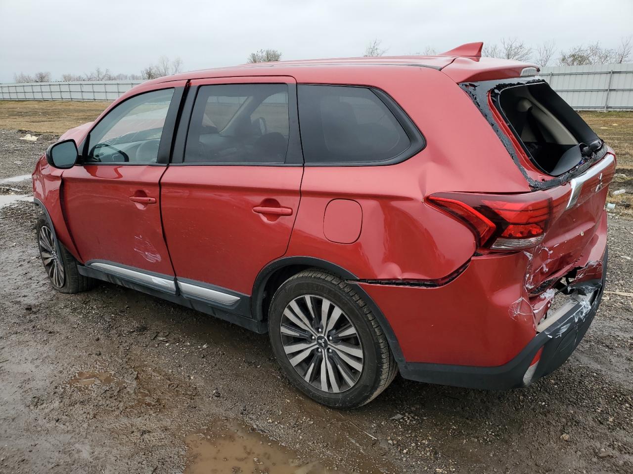 2019 Mitsubishi Outlander - Image 2