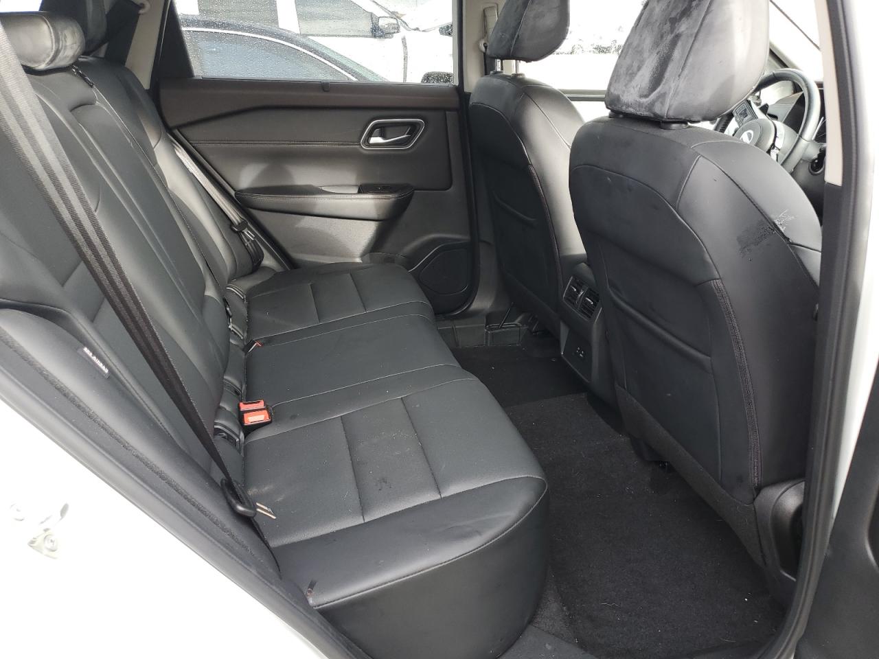 2021 Nissan Rogue - Image 10