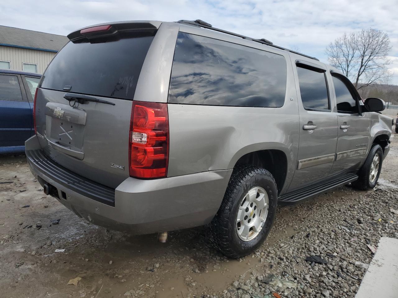 2009 Chevrolet Suburban - Image 3