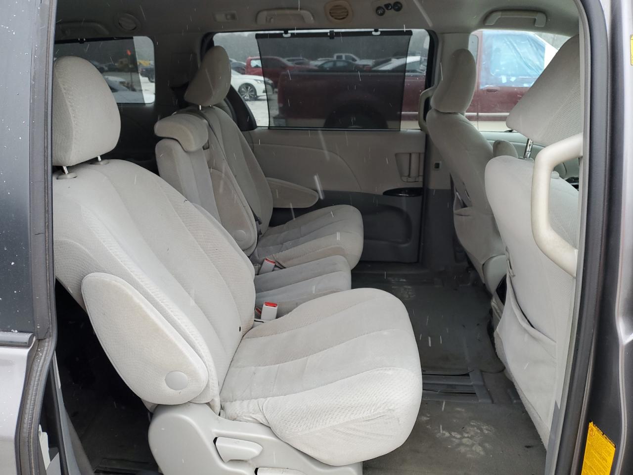 2011 Toyota Sienna - Image 11