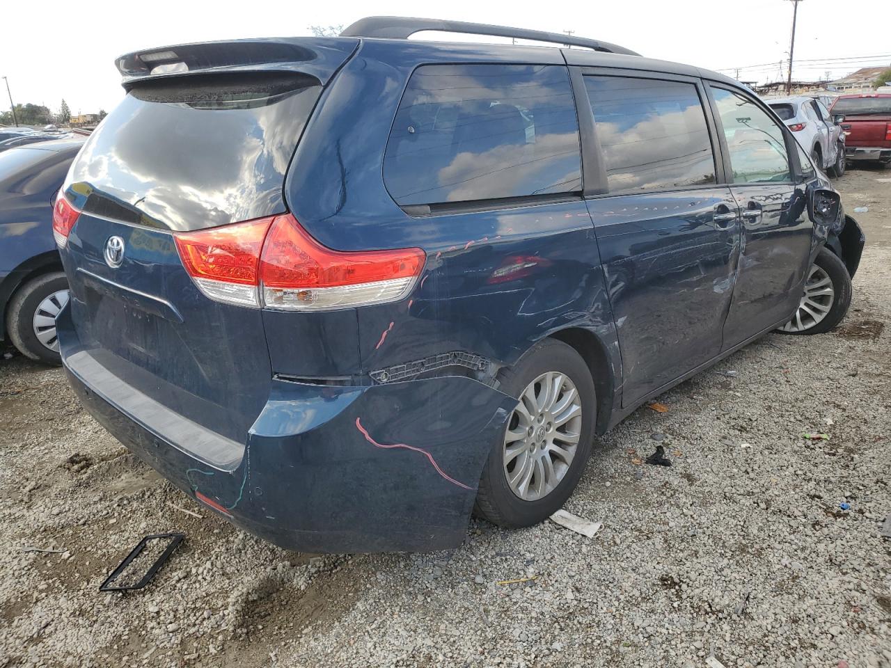 2011 Toyota Sienna - Image 3