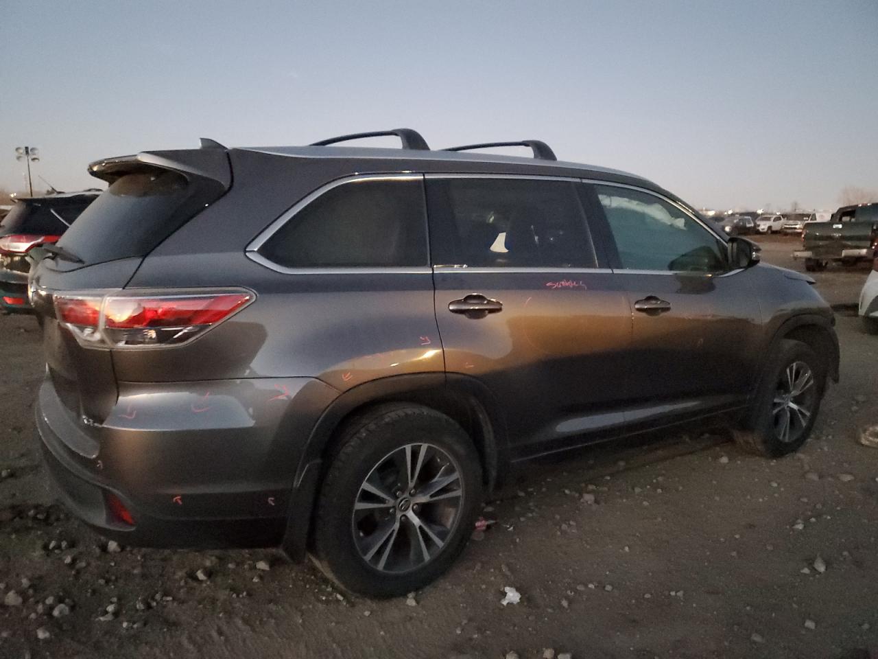 2016 Toyota Highlander - Image 3