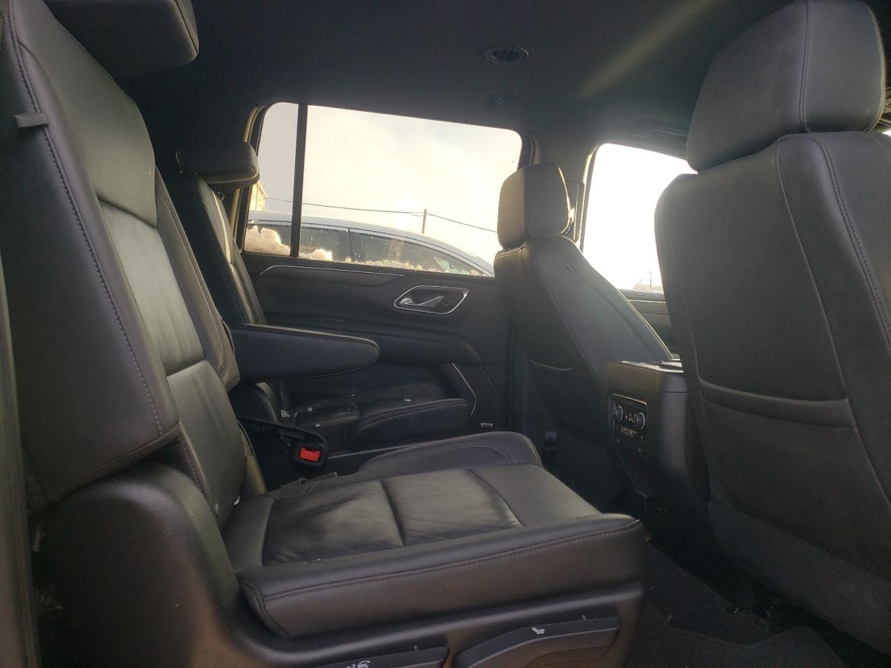 2021 Chevrolet Suburban - Image 11