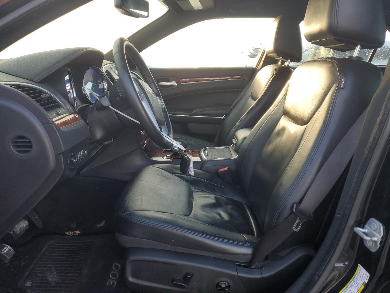 2014 Chrysler 300 - Image 7