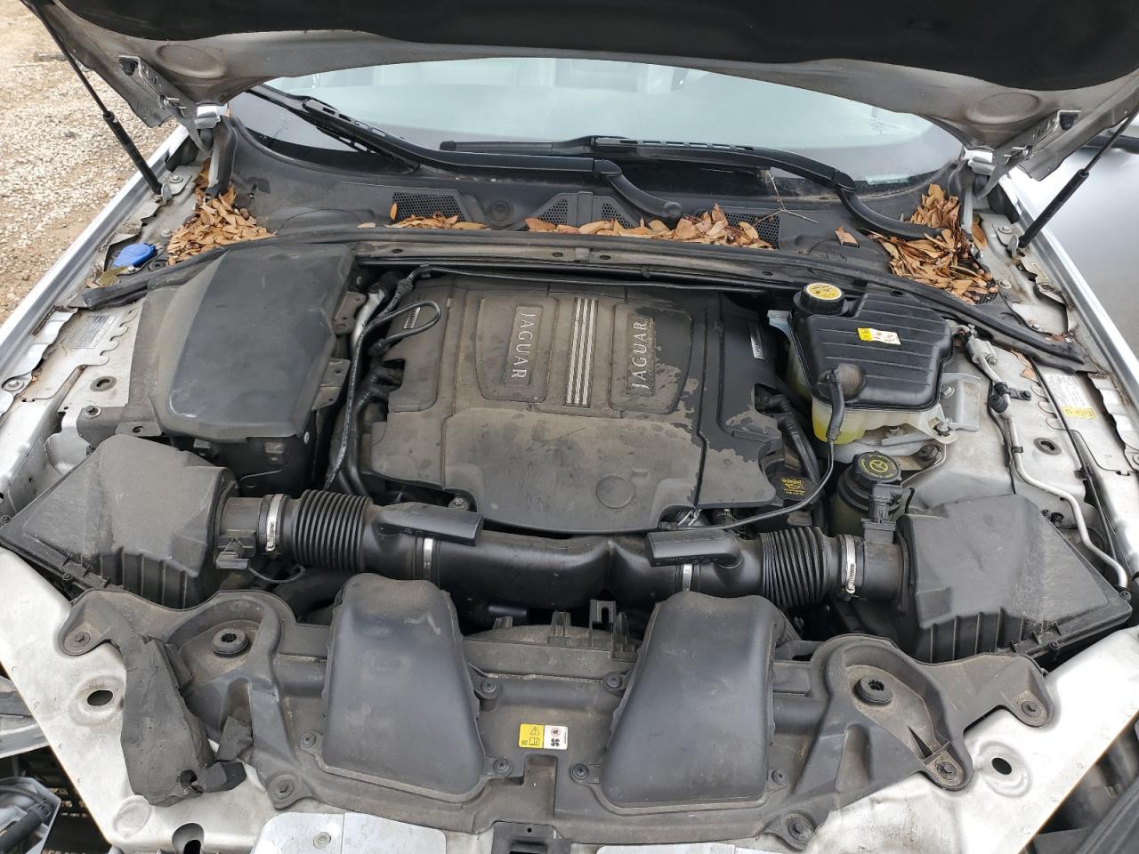 2013 Jaguar XF - Image 11