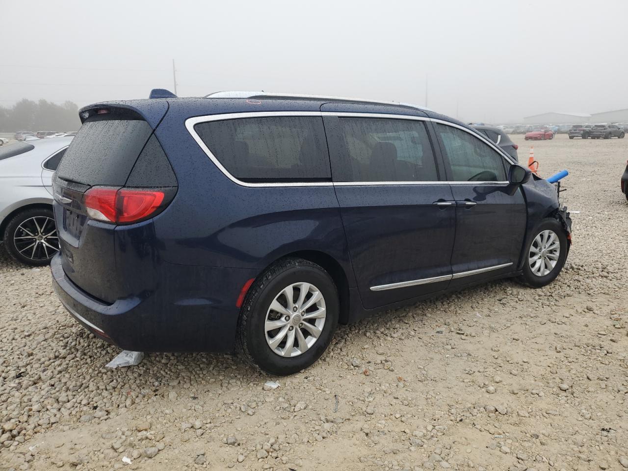 2019 Chrysler Pacifica - Image 3