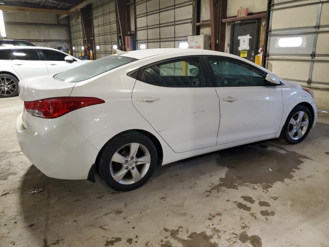 2013 Hyundai Elantra - Image 3