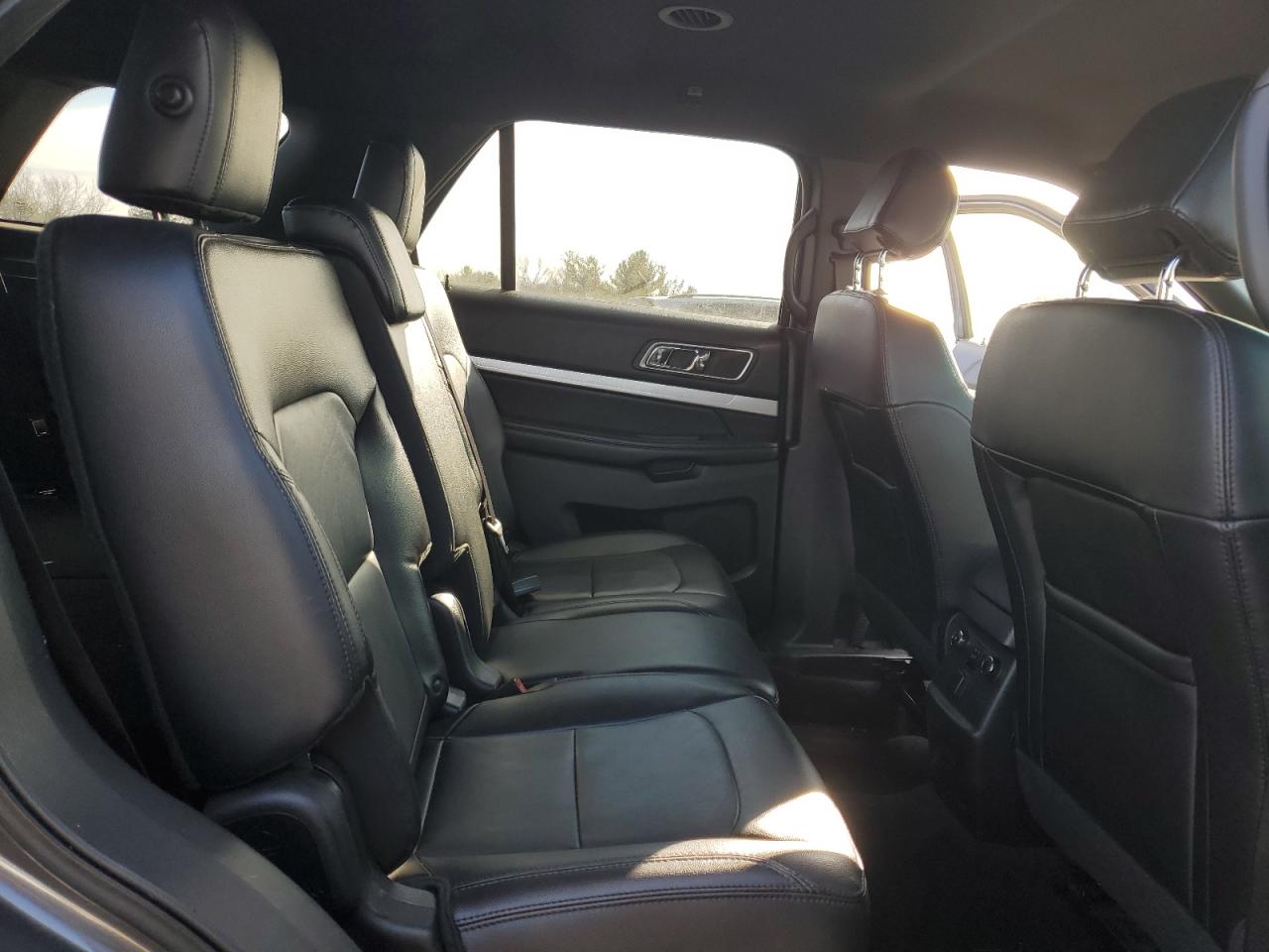 2016 Ford Explorer - Image 11