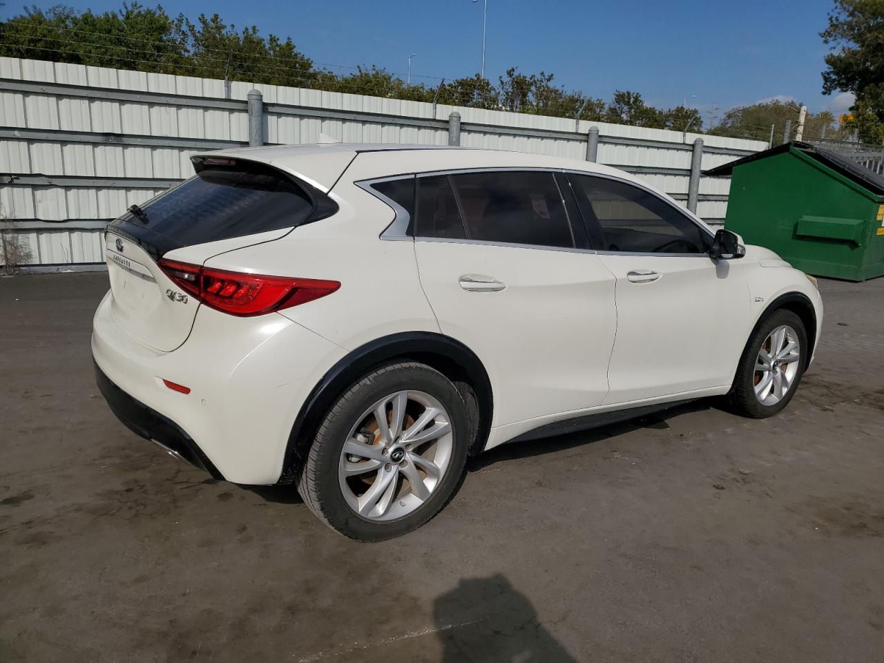 VIN SJKCH5CP9HA038941 2017 INFINITI QX30 no.3