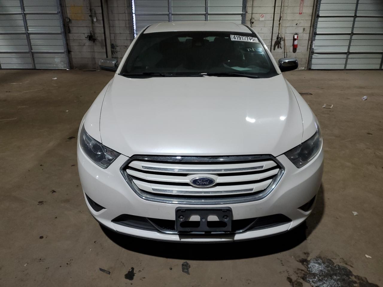 2015 Ford Taurus - Image 5