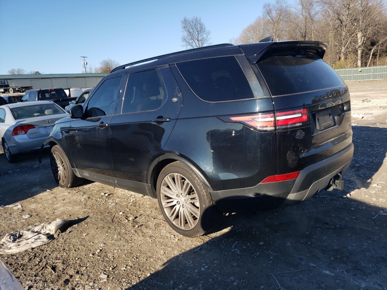 2017 Land Rover Discovery - Image 2