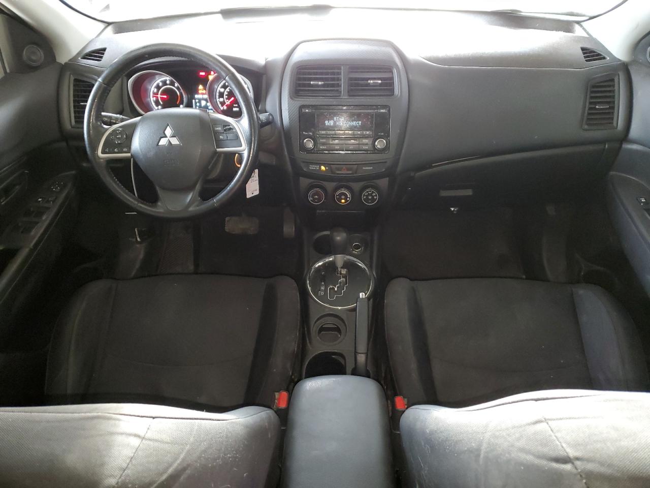 2015 Mitsubishi Outlander - Image 8