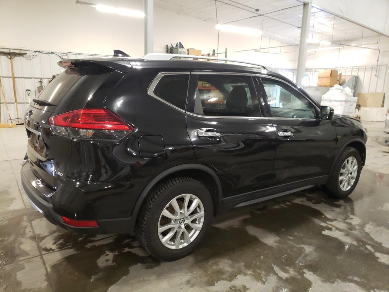 2017 Nissan Rogue - Image 3