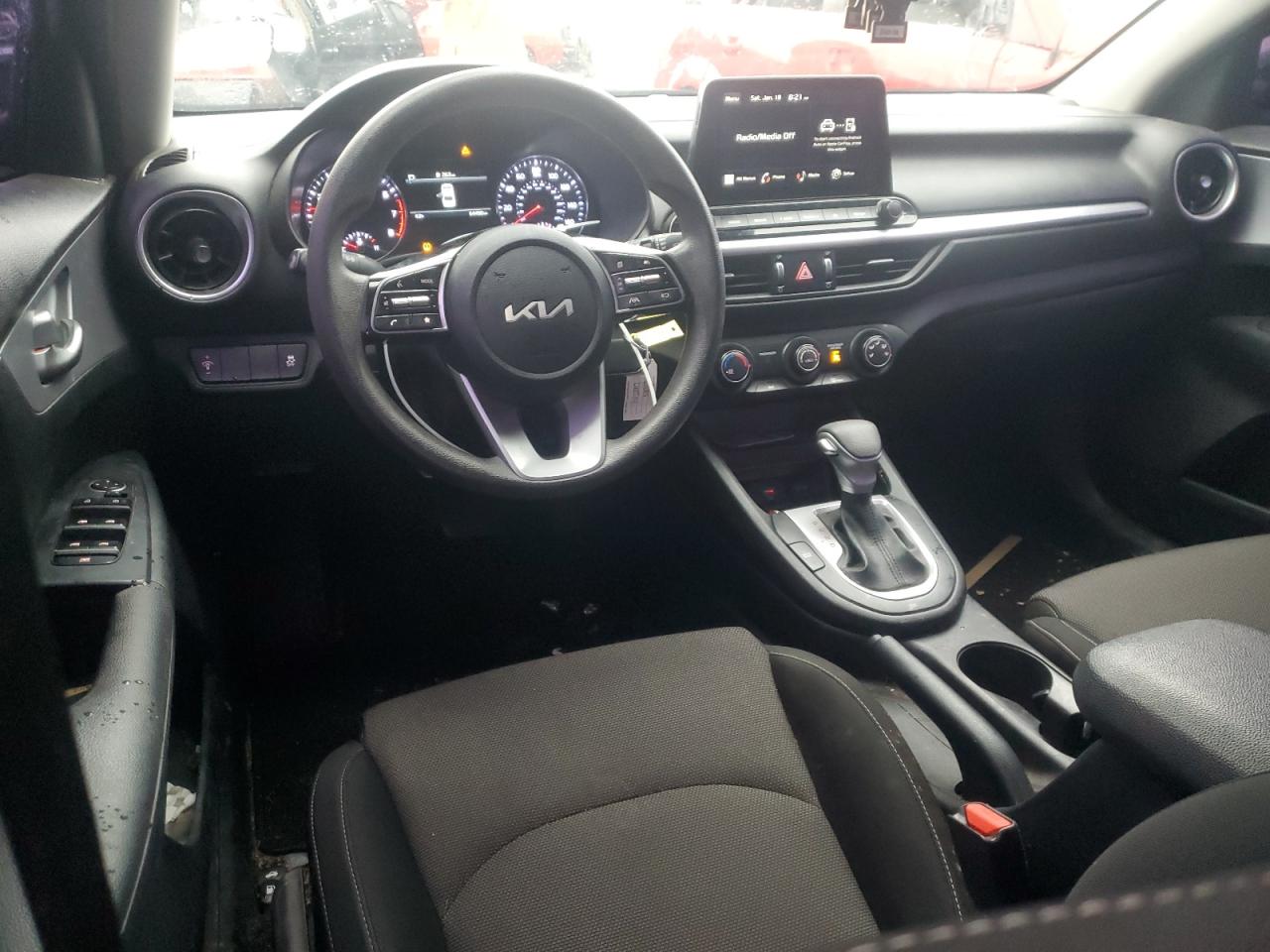 2022 Kia Forte - Image 8