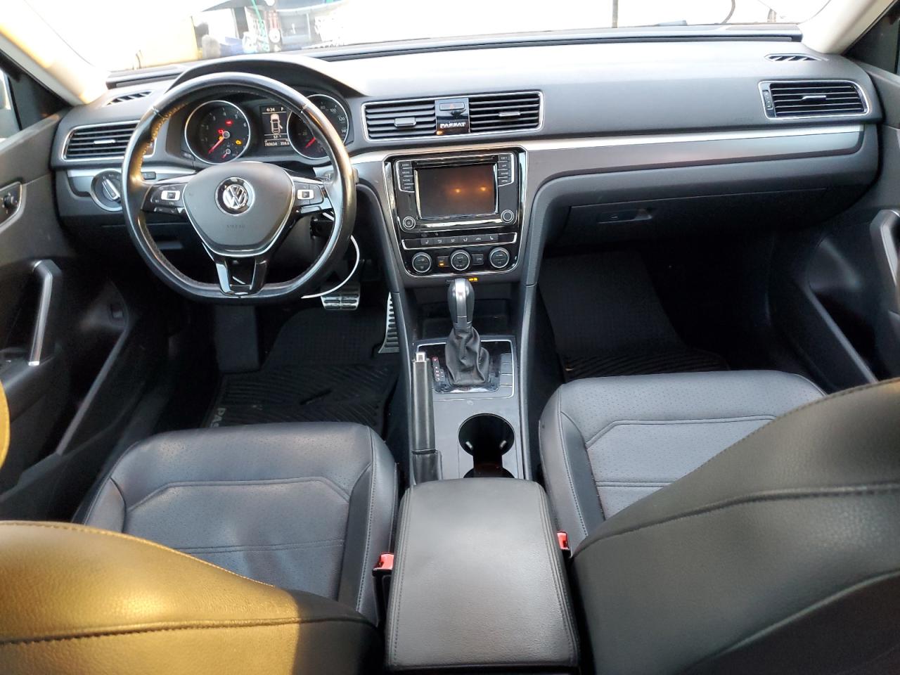 2018 Volkswagen Passat - Image 8