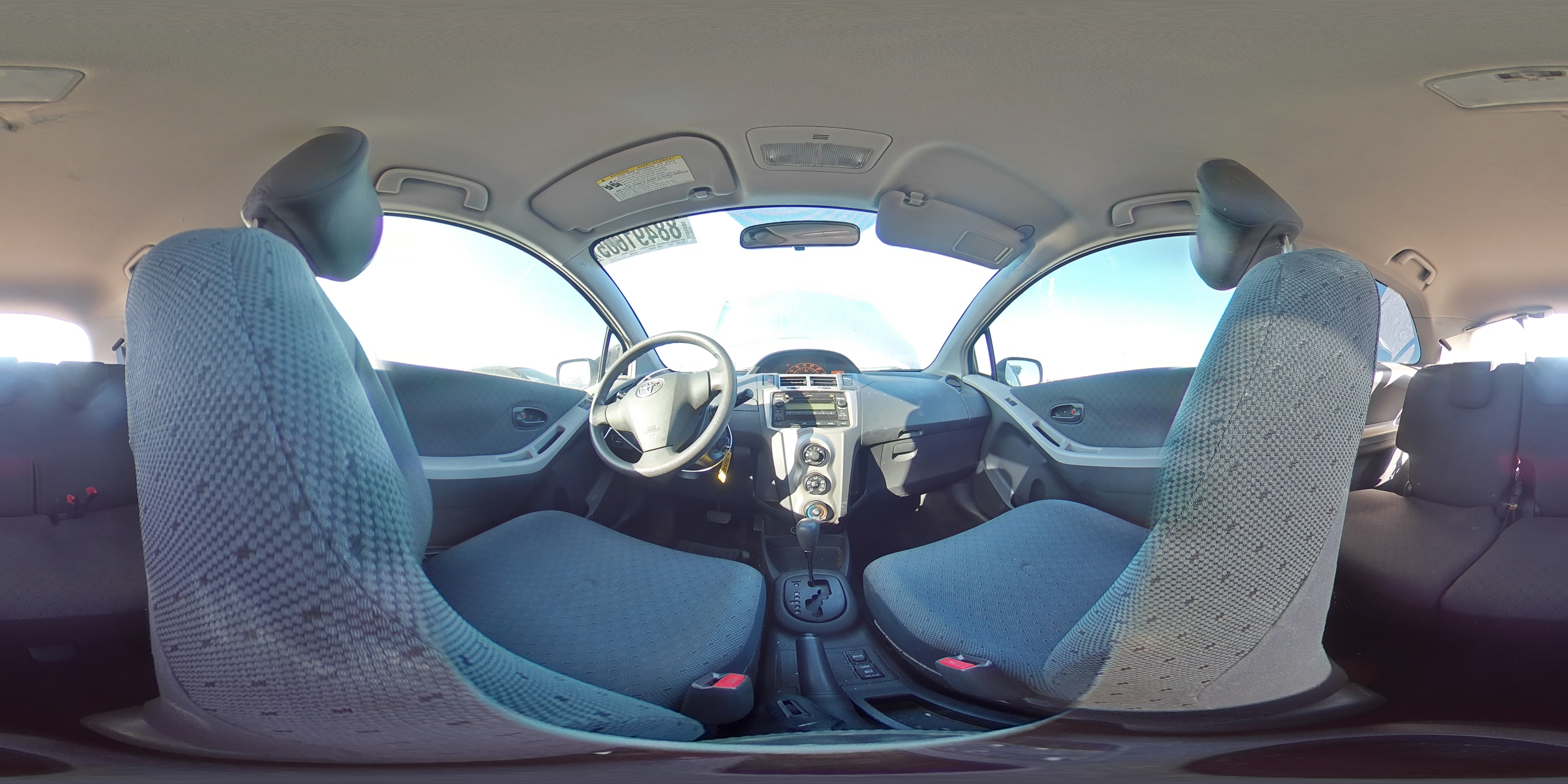 2010 Toyota Yaris - Image 12