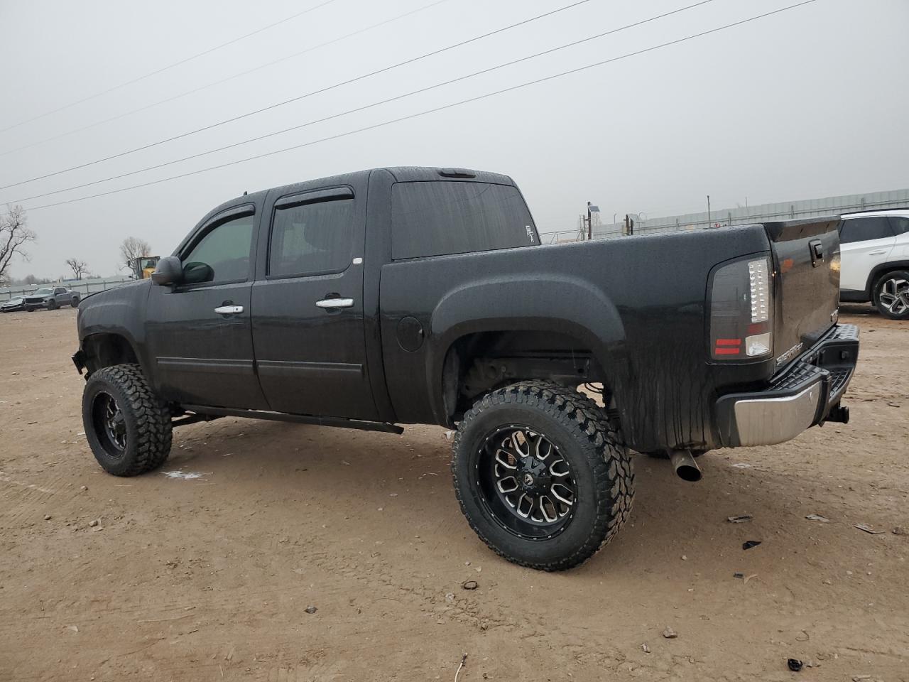2007 GMC Sierra - Image 2