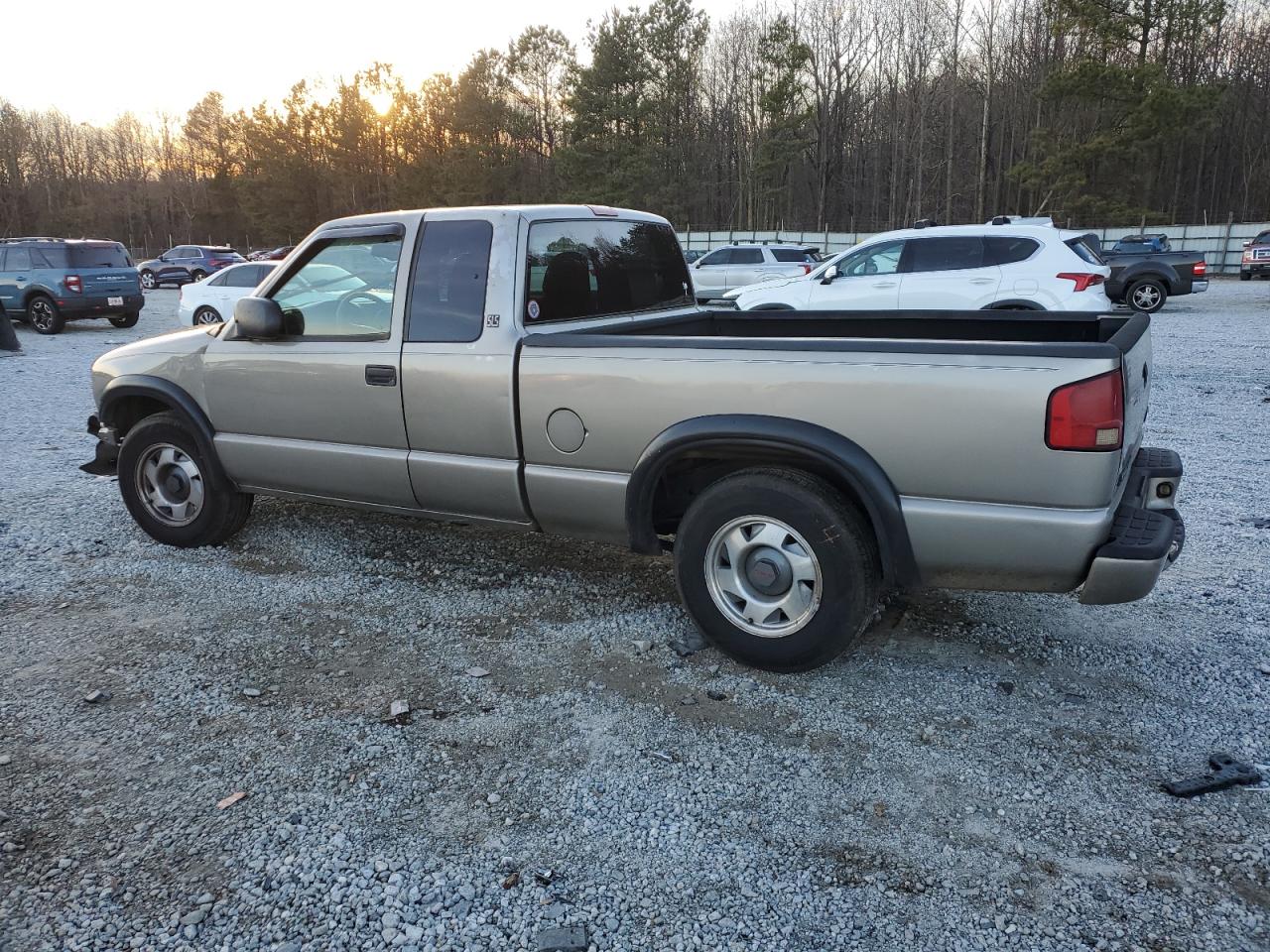 2001 GMC Sonoma - Image 2