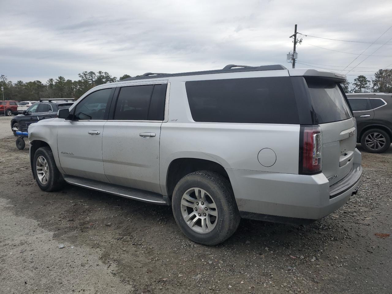 2017 GMC Yukon - Image 2