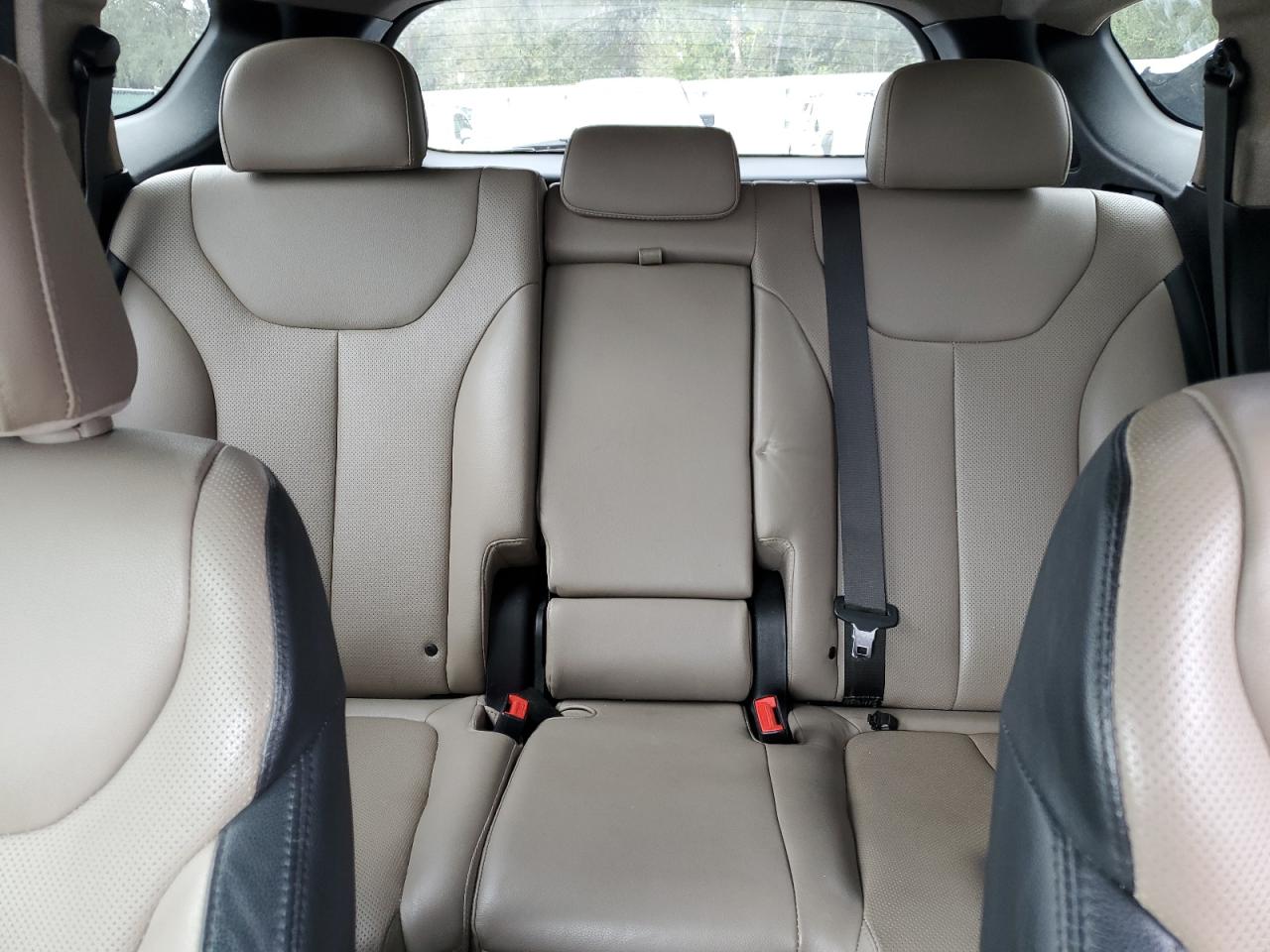 2019 Hyundai Santa Fe - Image 10