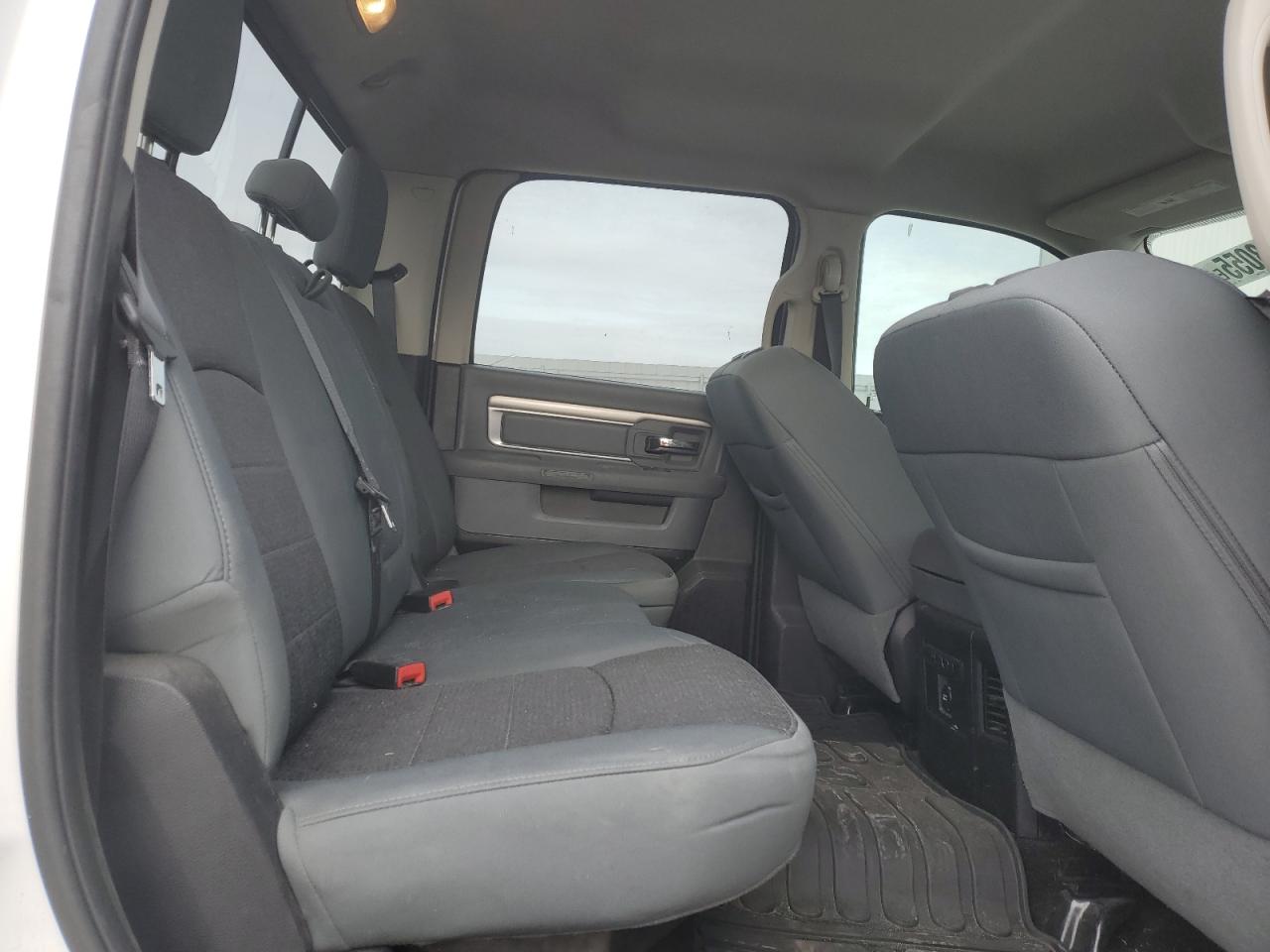2015 RAM 1500 - Image 10