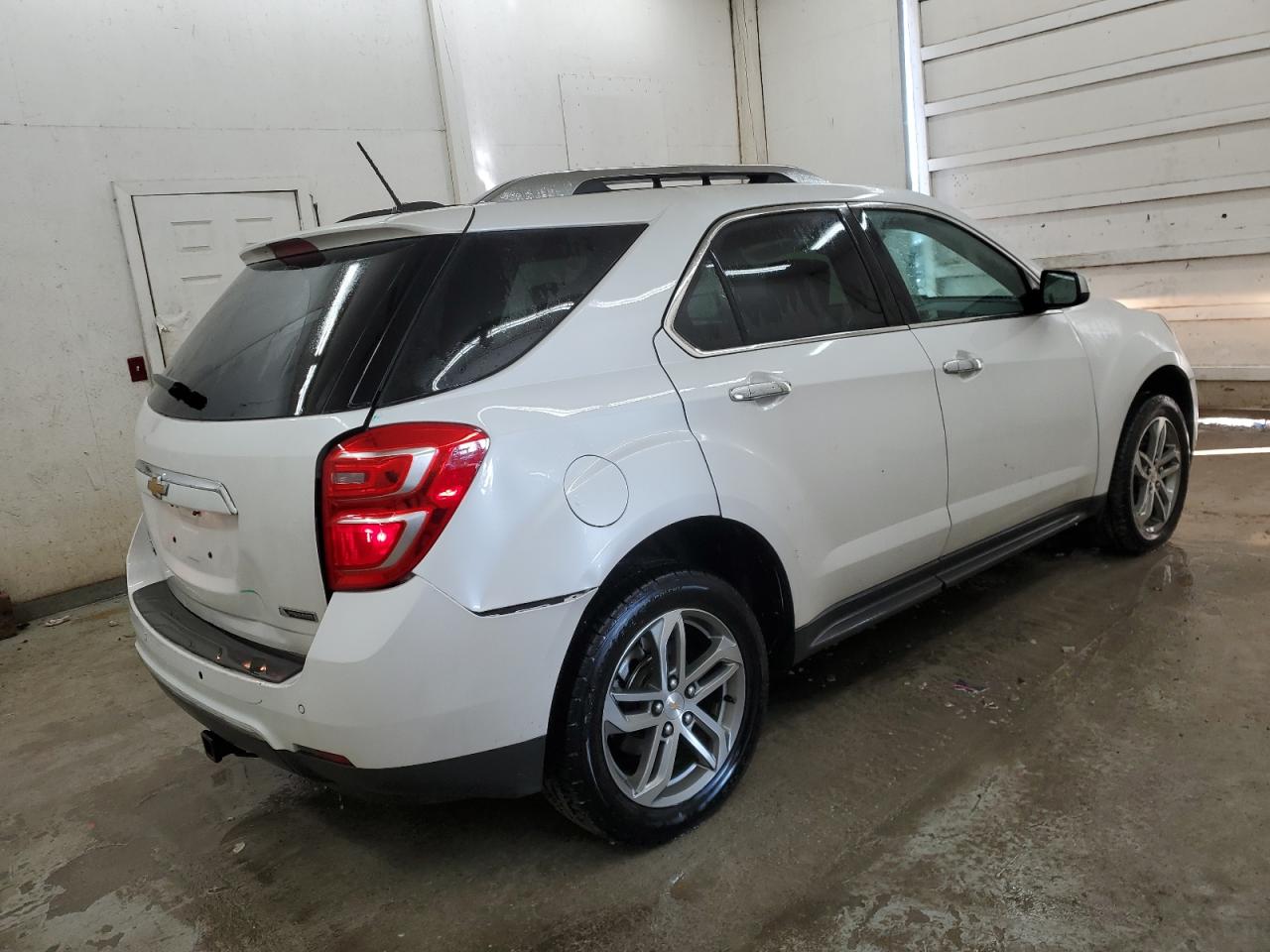 2017 Chevrolet Equinox - Image 3