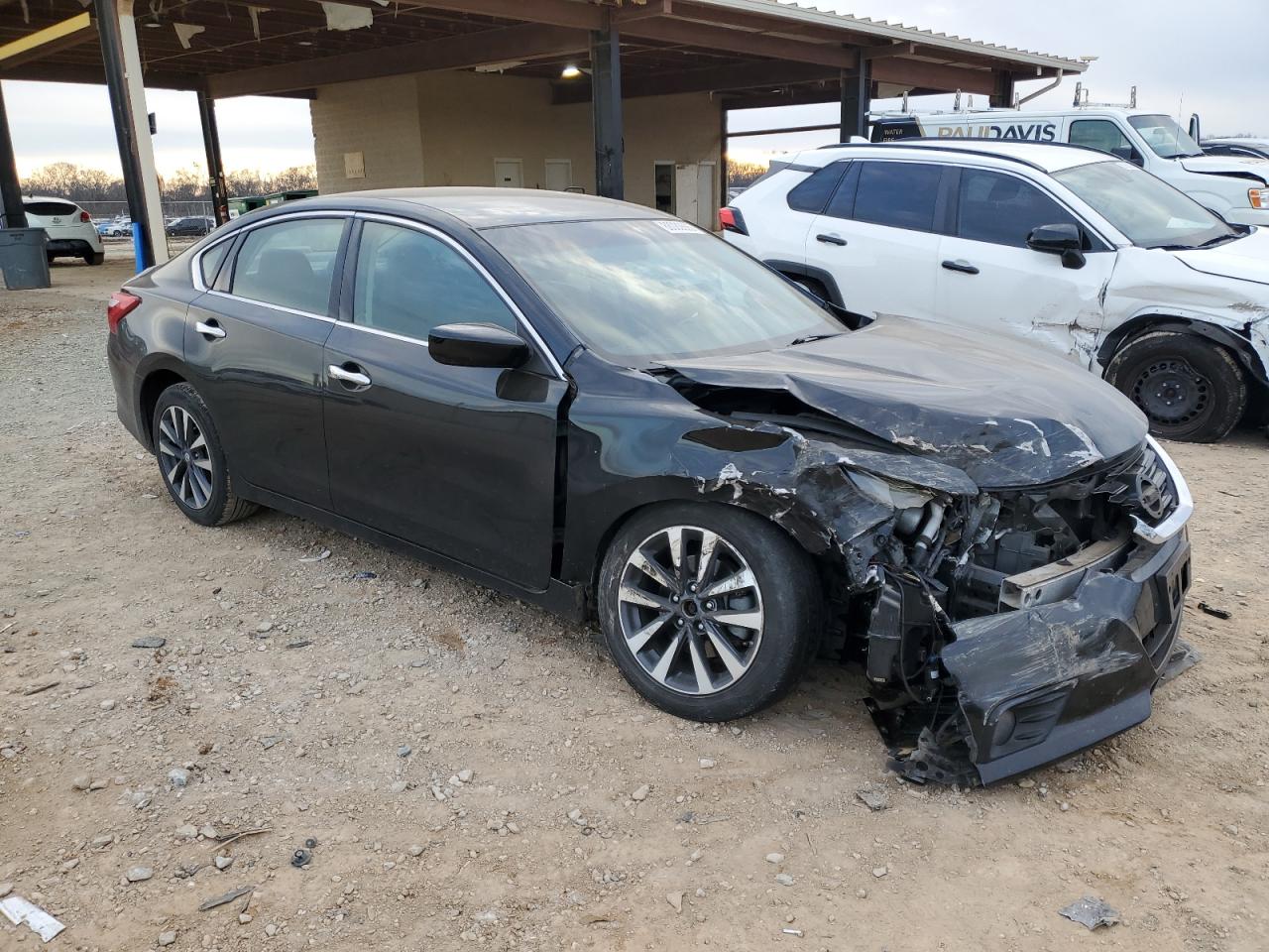 2017 Nissan Altima - Image 4
