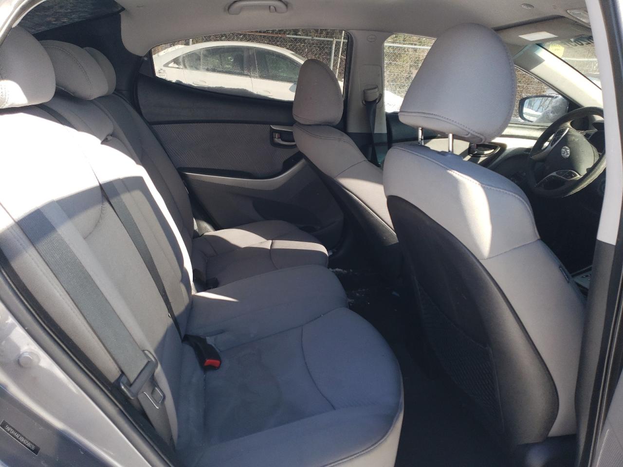 2011 Hyundai Elantra - Image 10