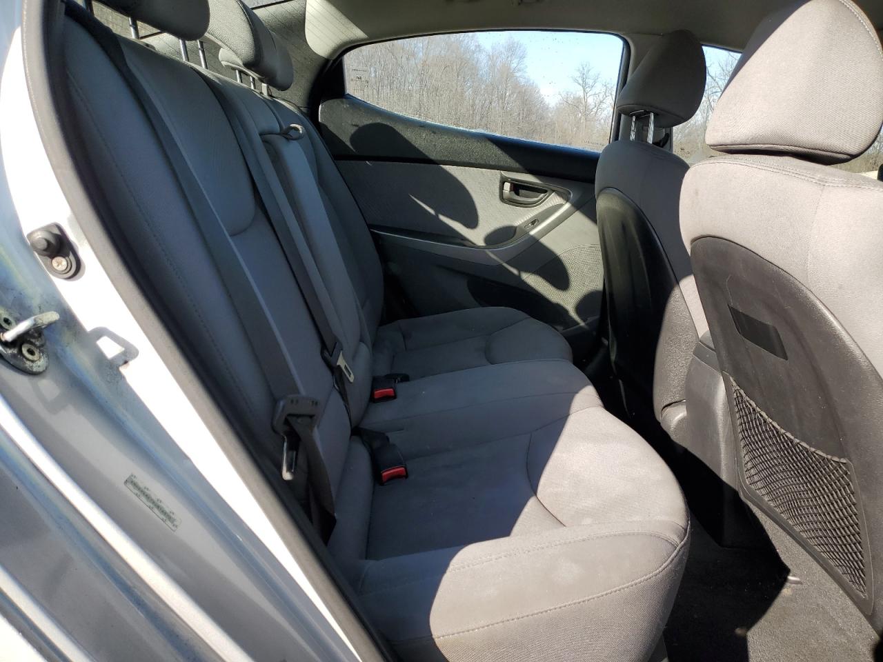 2013 Hyundai Elantra - Image 10