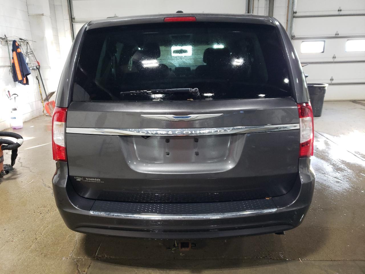2015 Chrysler Town & Country - Image 6