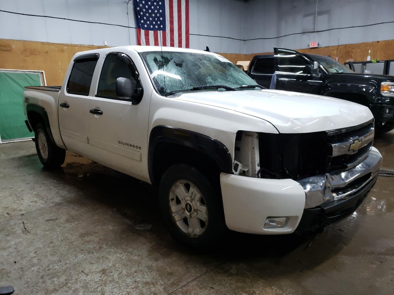 2011 Chevrolet Silverado - Image 4