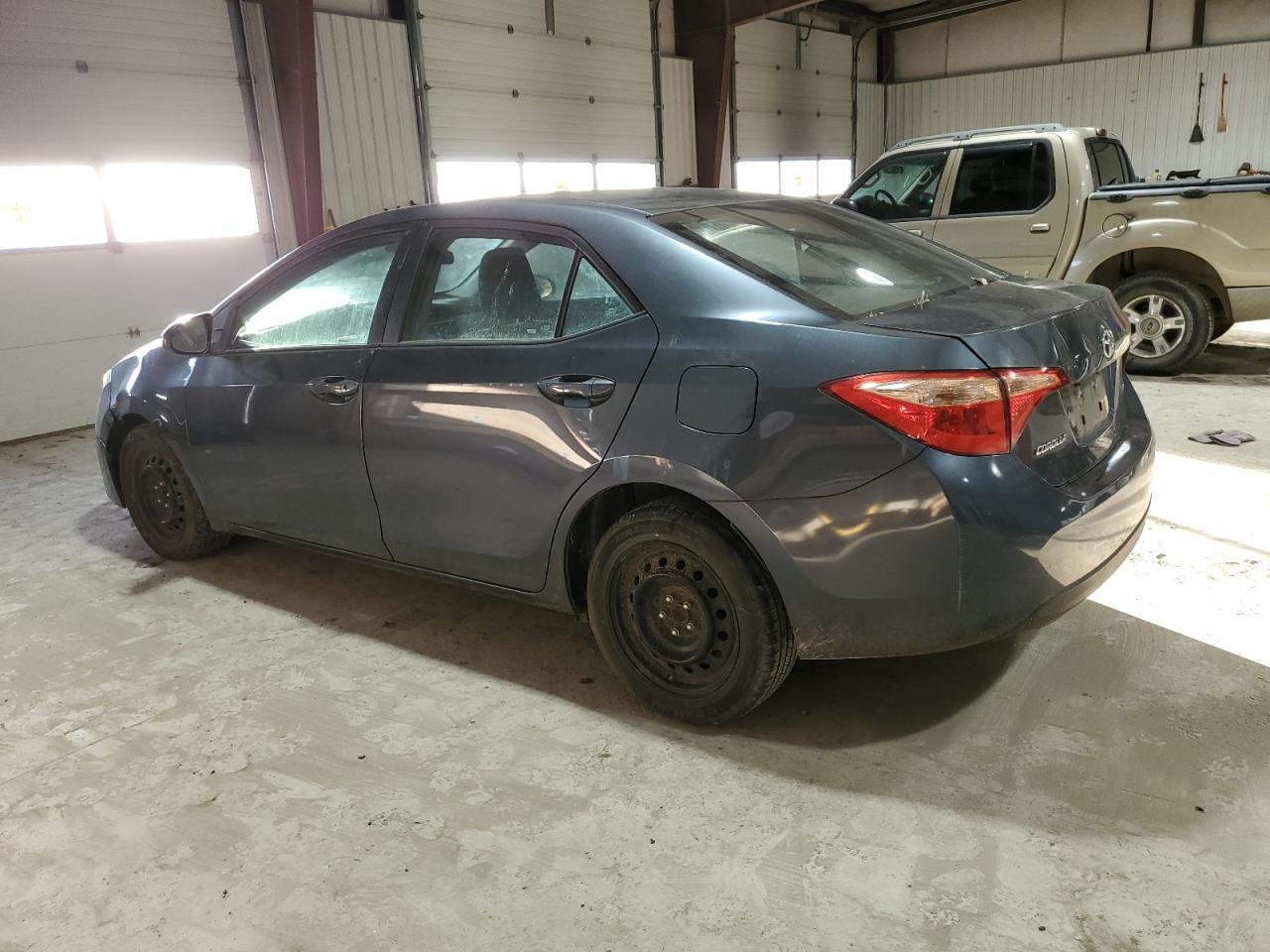 VIN 2T1BURHEXJC041857 2018 TOYOTA COROLLA no.2