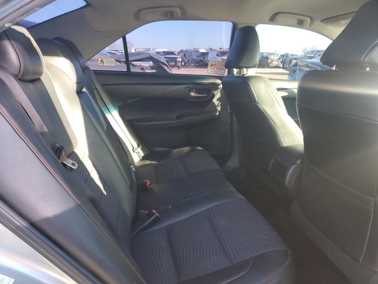 2015 Toyota Camry - Image 10