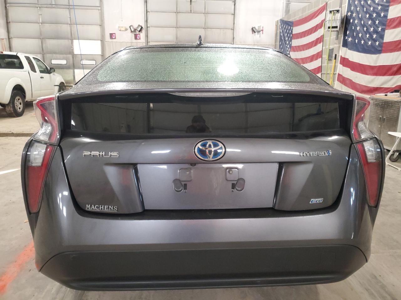 2017 Toyota Prius - Image 6