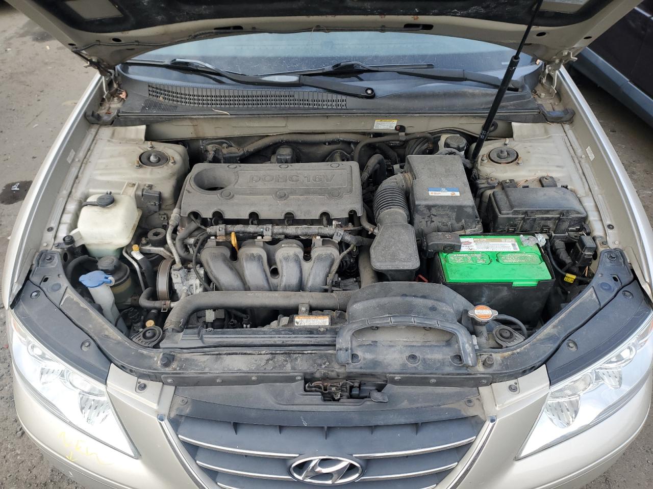 2010 Hyundai Sonata - Image 11
