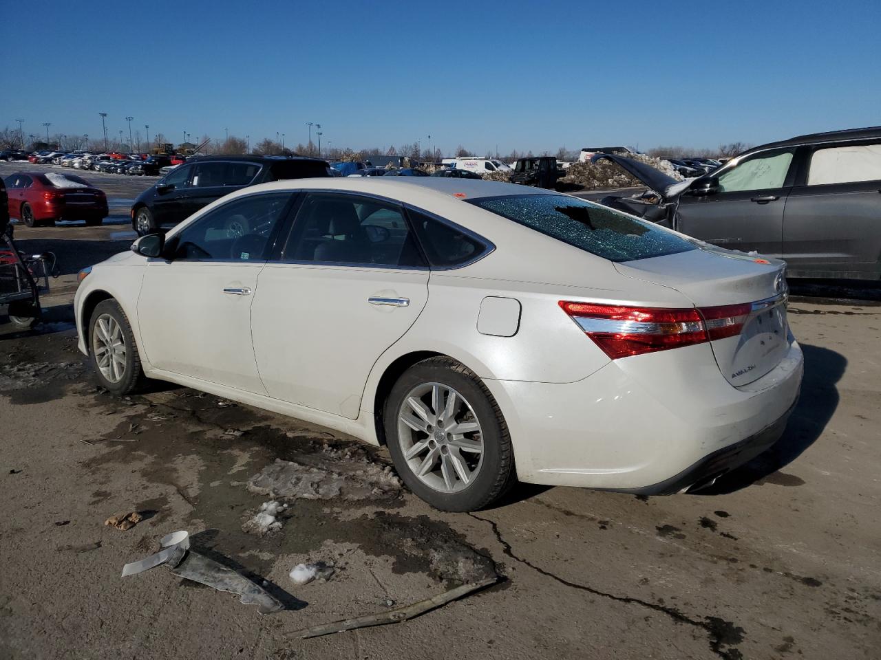 2013 Toyota Avalon - Image 2