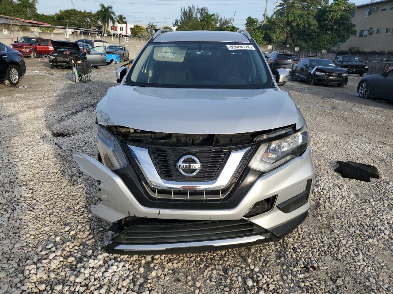 2017 Nissan Rogue - Image 5