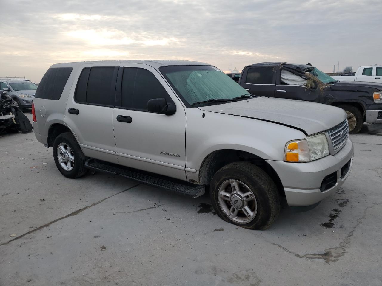 2005 Ford Explorer - Image 4