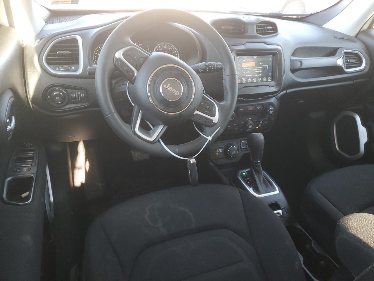 2018 Jeep Renegade - Image 8